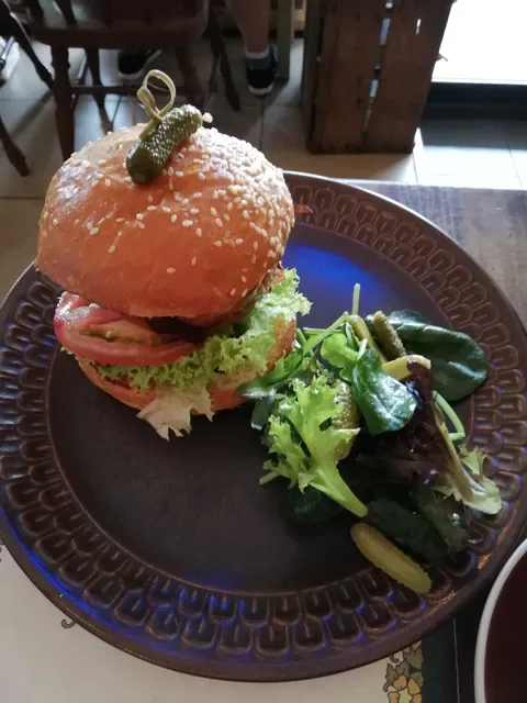Curl the Whisker Cafe