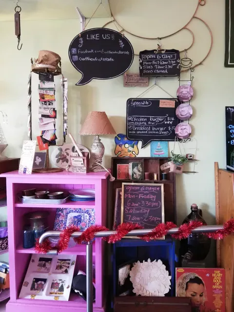 Curl the Whisker Cafe