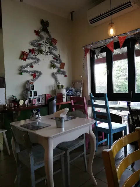 Curl the Whisker Cafe