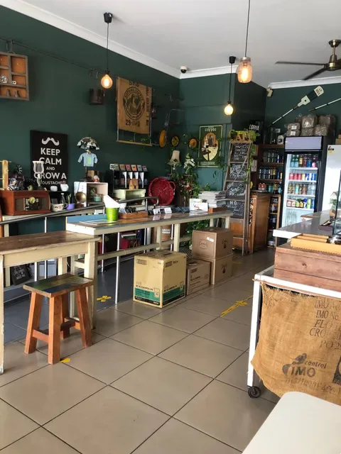 Curl the Whisker Cafe