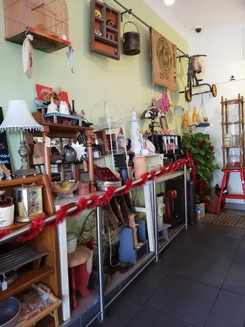 Curl the Whisker Cafe