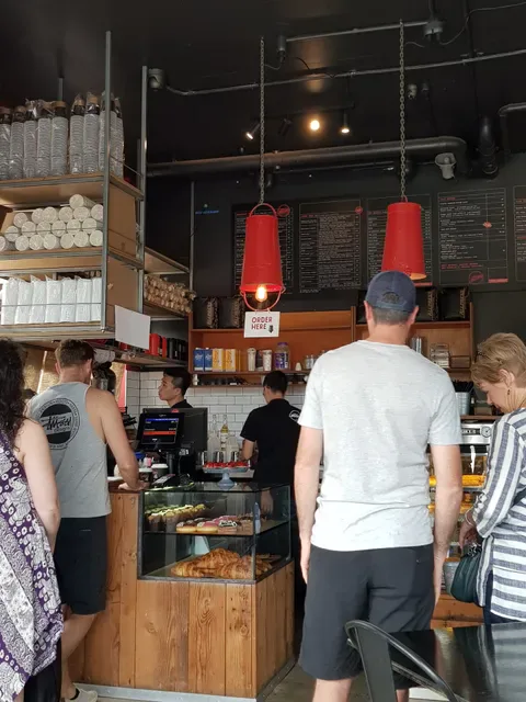 Daisys By The Park - Cafe Dundas