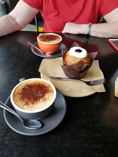 Daisys By The Park - Cafe Dundas
