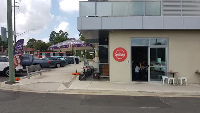 Daisys By The Park - Cafe Dundas