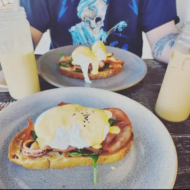 Daisys By The Park - Cafe Dundas