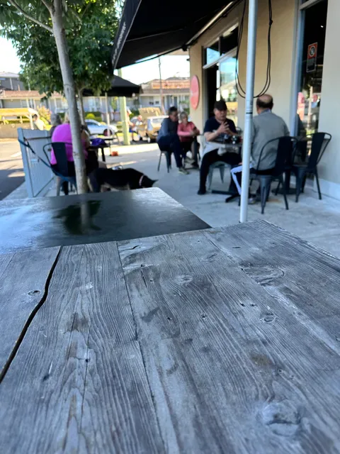 Daisys By The Park - Cafe Dundas