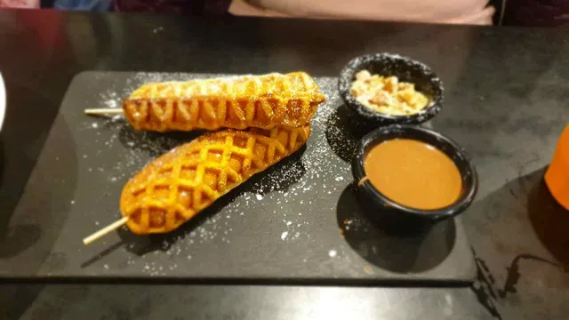 Dine and Dezerts