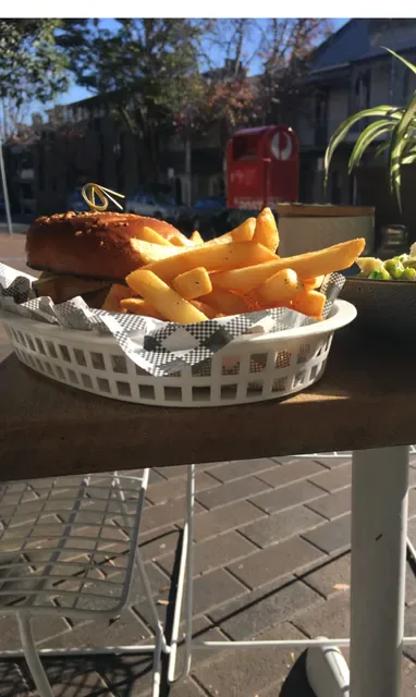 Eatz on Abercrombie Cafe
