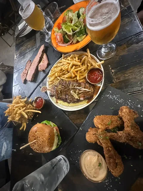 Elements Smokehouse and Bar