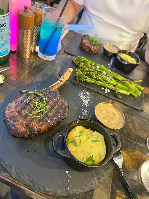 Elements Smokehouse and Bar