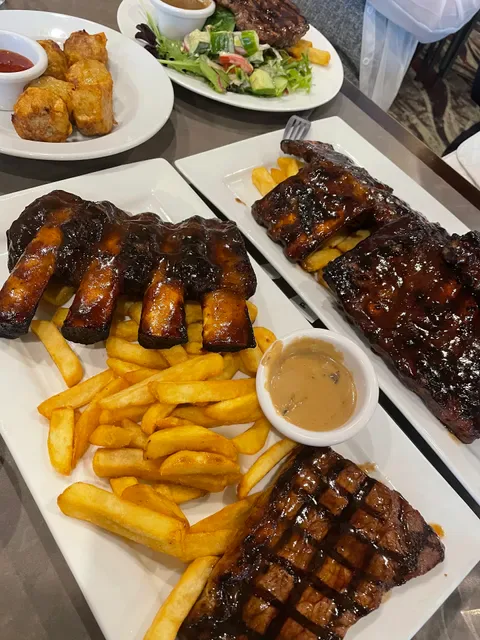 GAGE Dining & Co. (Riverwood hotel bistro)