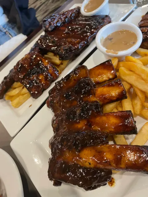 GAGE Dining & Co. (Riverwood hotel bistro)
