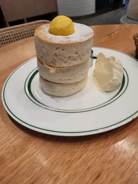 Gram Cafe & Pancakes The Galeries