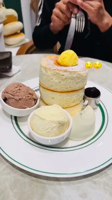Gram Cafe & Pancakes The Galeries