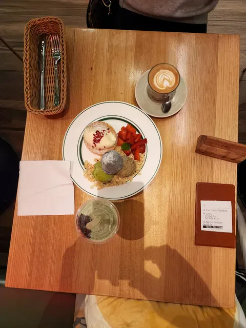 Gram Cafe & Pancakes The Galeries