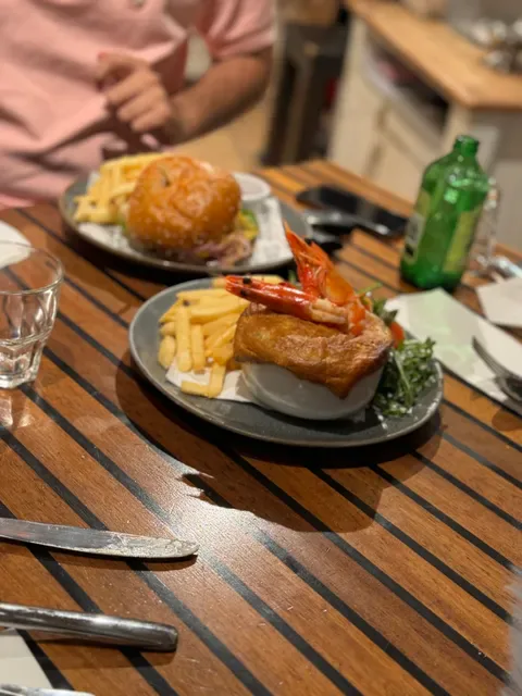 H2O Cafe Restaurant