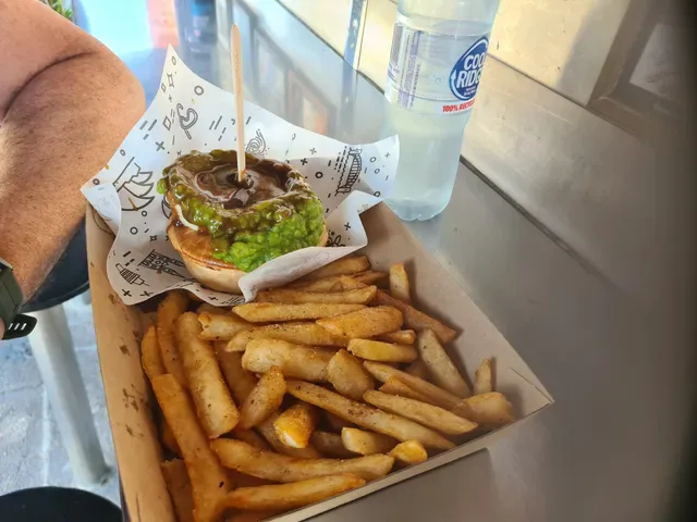 Harry's Café de Wheels - Woolloomooloo