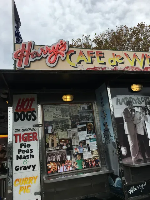 Harry's Café de Wheels - Woolloomooloo
