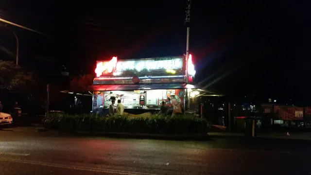 Harry's Café de Wheels - Woolloomooloo