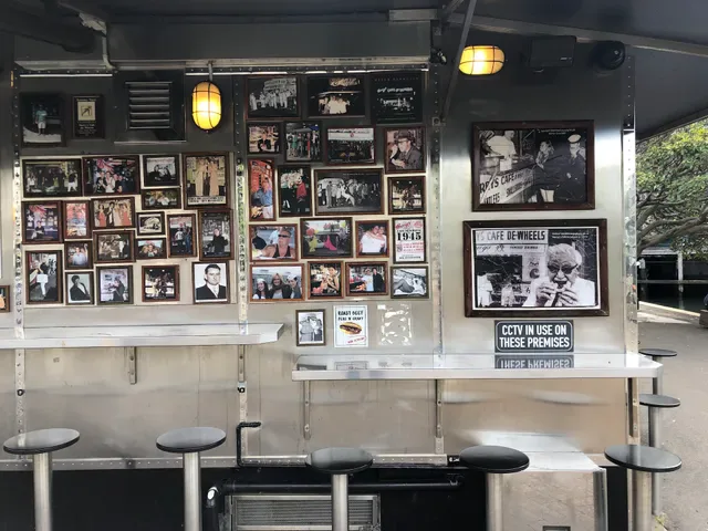 Harry's Café de Wheels - Woolloomooloo
