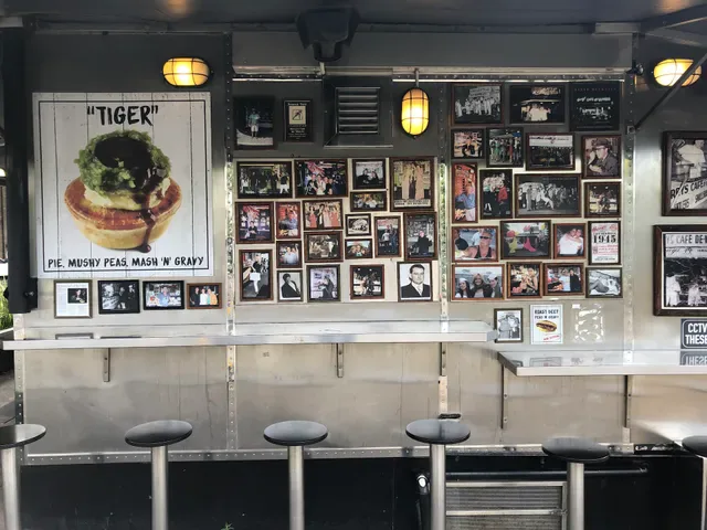Harry's Café de Wheels - Woolloomooloo
