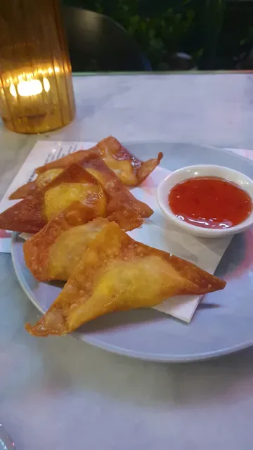 Honkas Bar + Eats