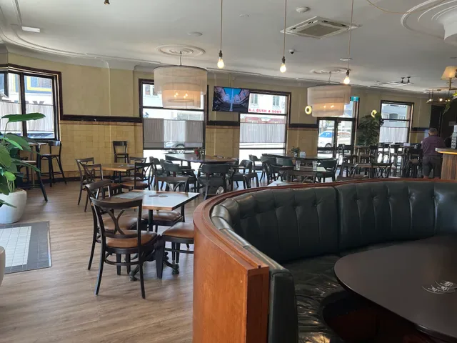 Horse and Jockey Hotel