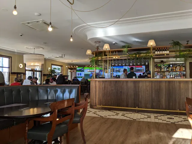 Horse and Jockey Hotel