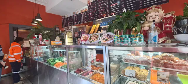 Ho's Bakery And Cafe
