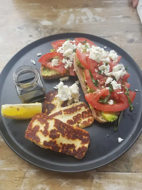 Hungry Grasshopper Café