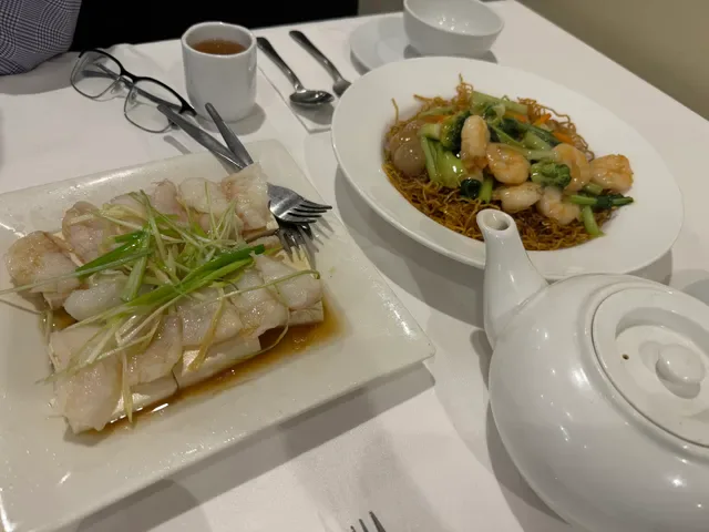 Illawong Chinese & Seafood Restaurant