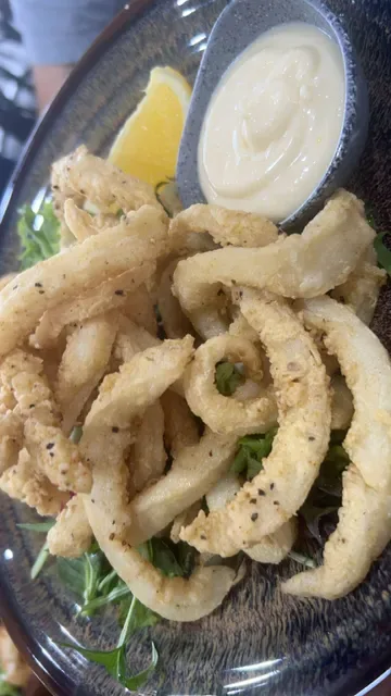 Itza Mezza Bar & Grill