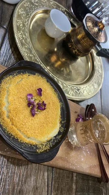 Itza Mezza Bar & Grill