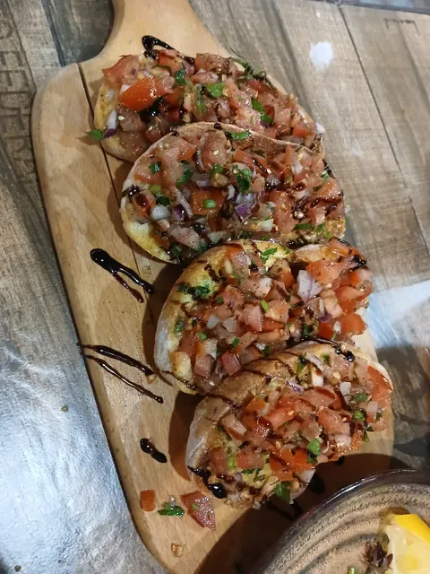 Itza Mezza Bar & Grill