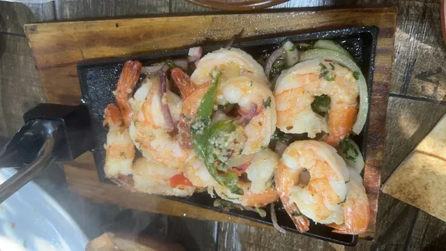 Itza Mezza Bar & Grill