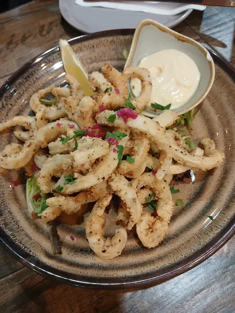 Itza Mezza Bar & Grill