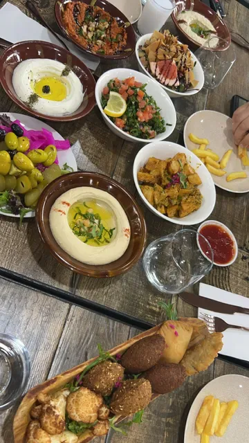 Itza Mezza Bar & Grill