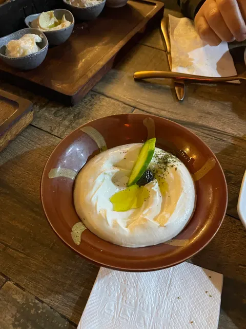 Itza Mezza Bar & Grill