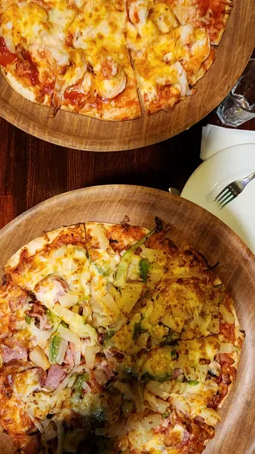 Jerry's Famous Pizza