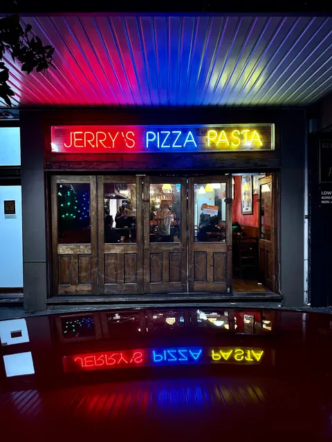 Jerry's Famous Pizza