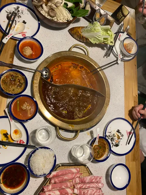 Jiu Long Ding Chongqing Hot Pot 九龙鼎火锅