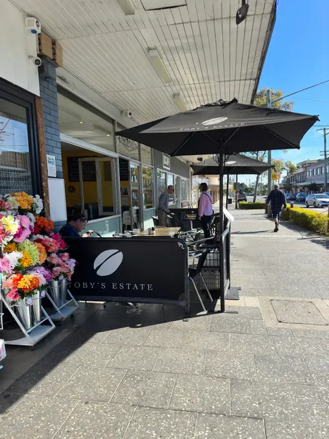 Kadeli Gourmet Deli Cafe