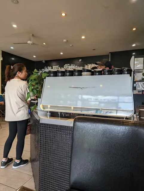 Kadeli Gourmet Deli Cafe