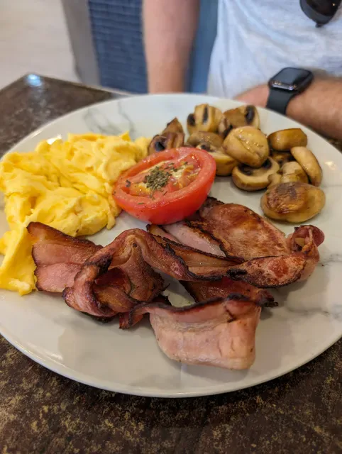 Kadeli Gourmet Deli Cafe