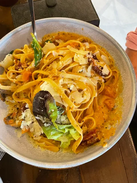 La Bello Pizzeria Cooking with Passion