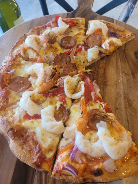 La Bello Pizzeria Cooking with Passion