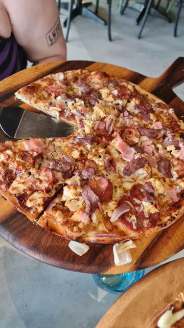 La Bello Pizzeria Cooking with Passion