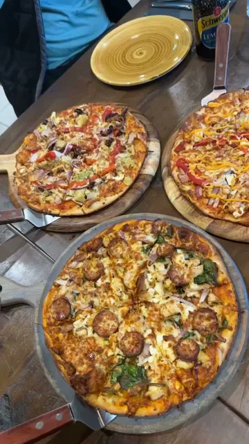 La Bello Pizzeria Cooking with Passion