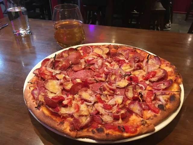La Famiglia Pizzeria