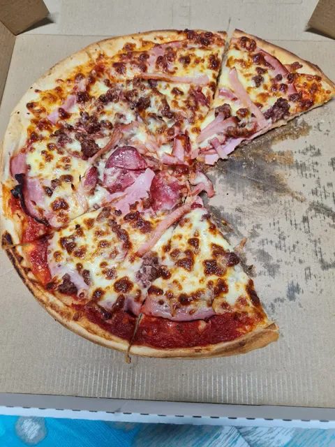 La Famiglia Pizzeria